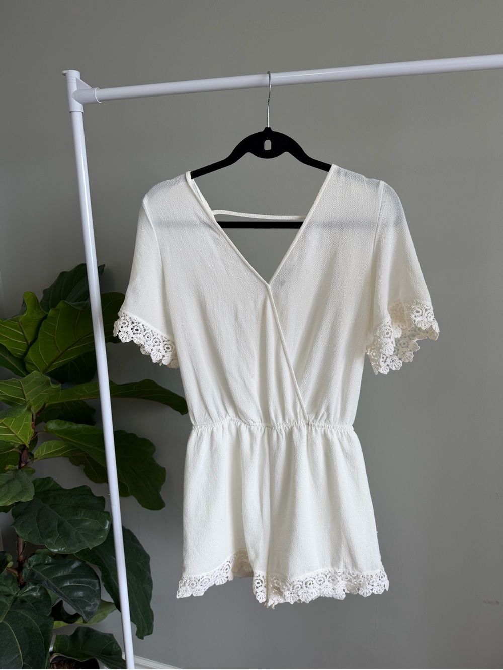 Dynamite White Shorts Romper With Lace Detail Size Small